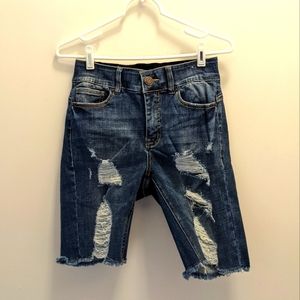 5/$25 🍁 NY & CO Curvy Sculpting Bermuda Shorts